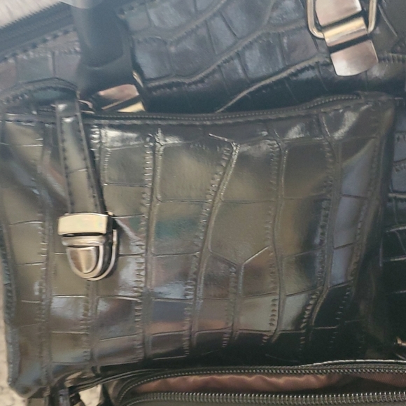 Black 4 Piece Crocodile Pattern Purse Set - Picture 7 of 8